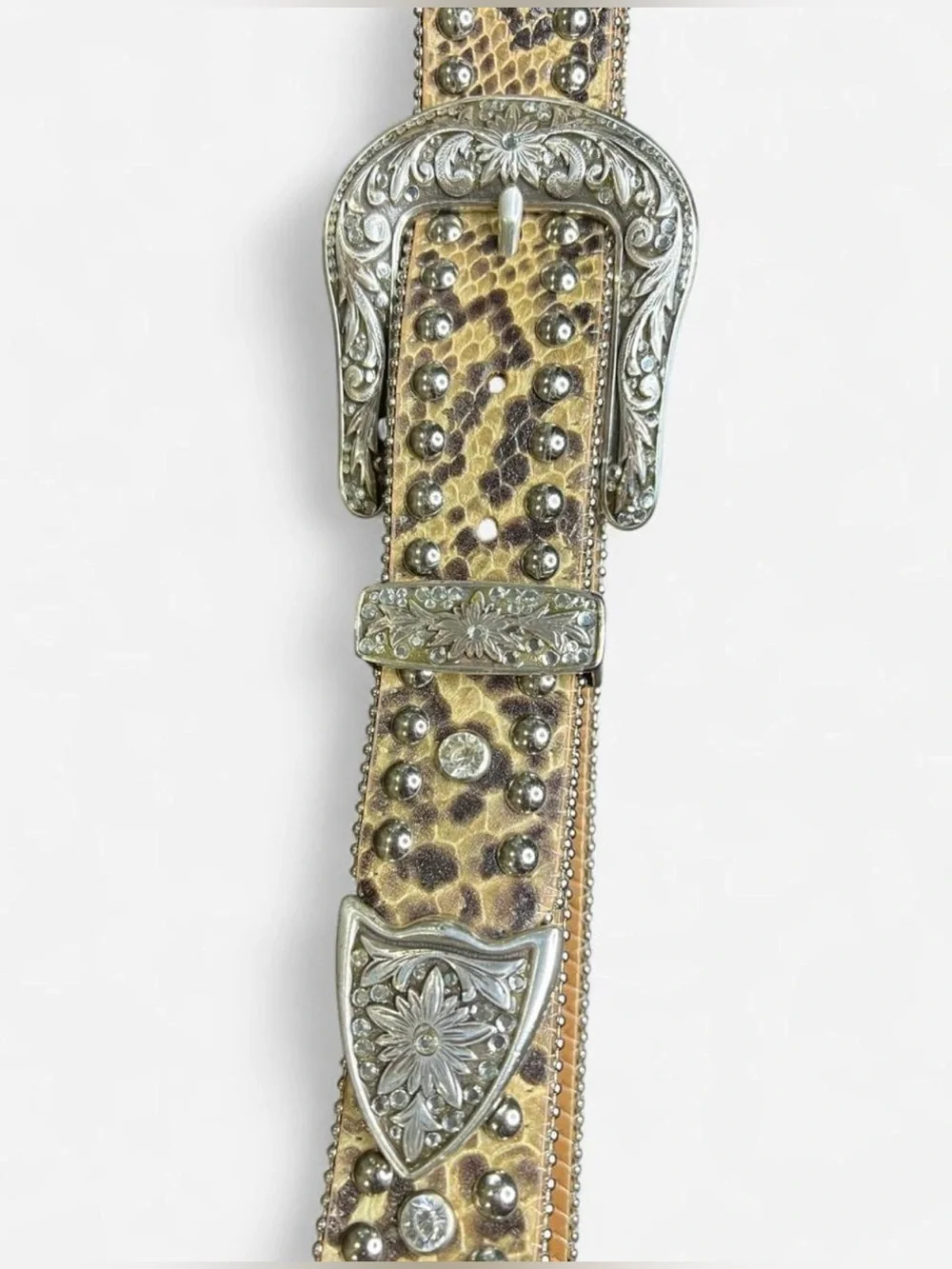 Nocona Women’s Western style rinestone studded genuine leather belt.